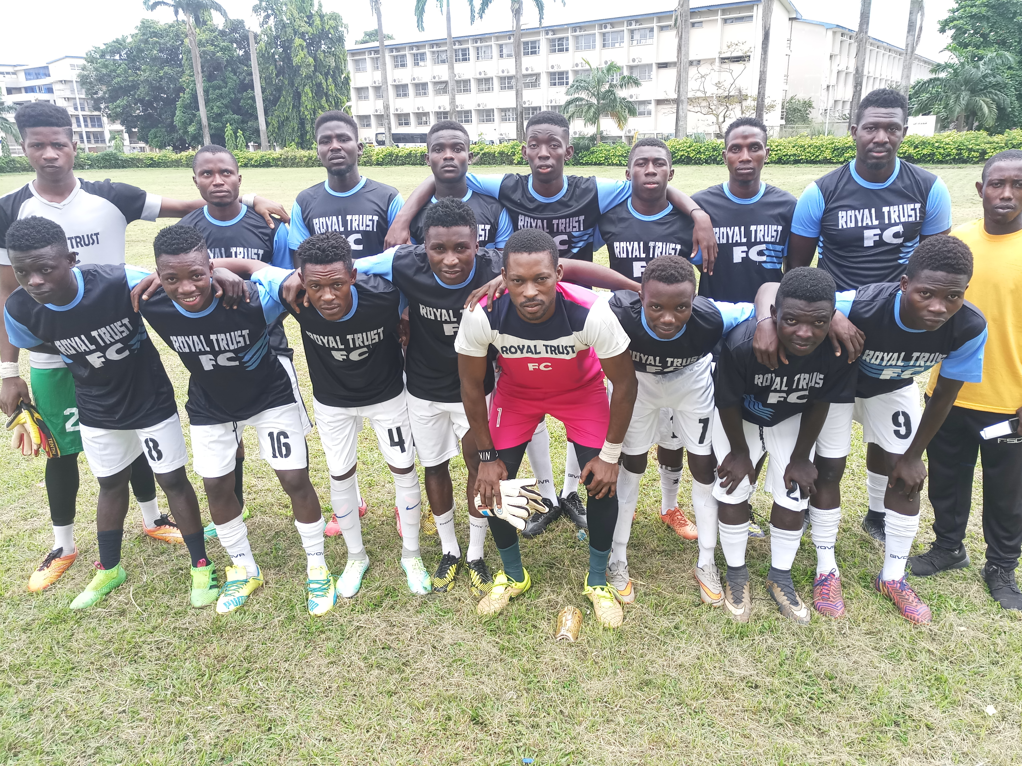 ROYAL TRUST FC